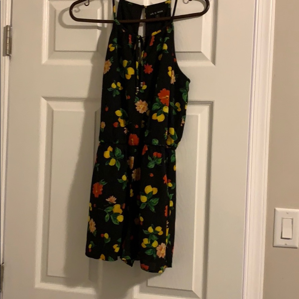 Lemon/flower designed summer romper (never worn)